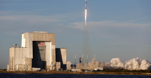 Objetivo lunar: tras su aplazamiento de un día, el cohete SpaceX despegó