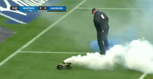 Fútbol: coches teledirigidos con bombas de humo en el césped, la ira en Alemania (vídeo)