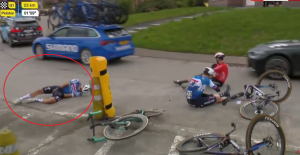 Ciclismo: en vídeo, la fuerte caída de Julian Alaphilippe en la final del Circuito Het Nieuwsblad