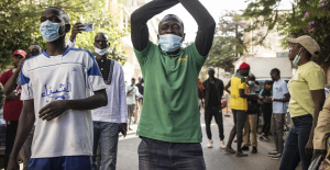 “Vamos directamente hacia un golpe de Estado”: ​​en París, la comunidad senegalesa teme un aplazamiento de las elecciones presidenciales