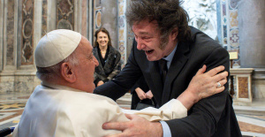 El Papa Francisco recibe oficialmente al presidente argentino Javier Milei en el Vaticano