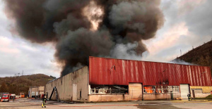 Incendios repetidos y humo nocivo… ¿Debemos preocuparnos por el almacenamiento de baterías de litio en los almacenes?