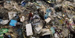 Coca-Cola sigue siendo el mayor contaminador de plástico del mundo a pesar de sus compromisos, lamenta una ONG