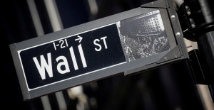 Wall Street cierra a la baja, lastrado por la tecnología