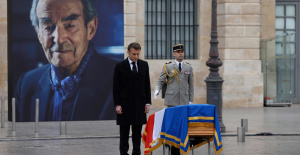 “El cuerpo se va, pero su memoria permanece”: emoción durante el homenaje a Robert Badinter en la Place Vendôme