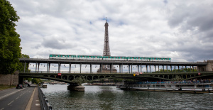 La Torre Eiffel permanece cerrada este martes por huelga
