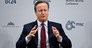 David Cameron llegó a las Malvinas, en el centro de las tensiones con Argentina