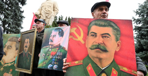 Rusia: una marca de ropa lanza un “nuevo estilo militar” inspirado en la túnica de Stalin