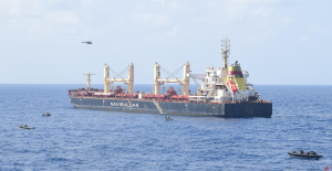 Somalia: la Armada india rescata a la tripulación de un barco de piratas