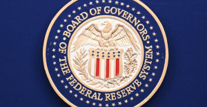 La Reserva Federal mantiene sin cambios sus elevados tipos pero aún planea tres recortes este año
