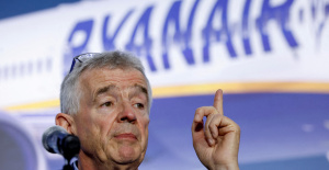 “Llaves bajo el suelo”, “faltan manijas”… Ryanair aborda su propio proveedor de aviones Boeing