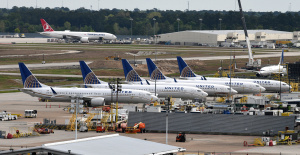 Nuevo incidente con un Boeing: un 737 de United Airlines aterrizó sin un panel exterior