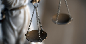 En el tribunal, un hombre acusado de haber quemado a su pareja cuenta su “autodestrucción” y sus adicciones