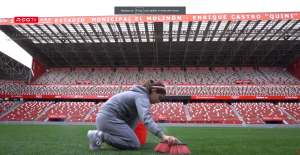 Fútbol: con su vídeo de una mujer de rodillas haciendo tareas domésticas, el club gijonés genera polémica