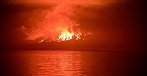 Galápagos: un volcán entra en erupción en una isla deshabitada