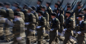 Ley trans en España: los soldados cambian de género... para aumentar su salario