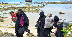 Indonesia: 69 refugiados rohingya rescatados en el mar después de que su barco volcara