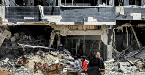 Guerra entre Israel y Hamás: unos 200 cuerpos exhumados de fosas comunes en el hospital, dice un funcionario