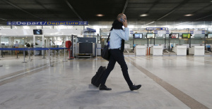 Rolex, joyas, pasaportes... Una madre y su hijo de 14 años detenidos tras una serie de robos en el aeropuerto de Niza