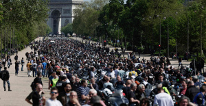 Decenas de miles de moteros marcharon el sábado contra la inspección técnica obligatoria