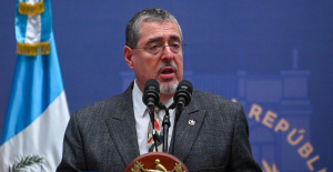 Presidente guatemalteco despide a ministro por “mal uso de recursos estatales”