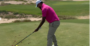 Fútbol: en vídeo, la estrella brasileña Neymar prueba suerte en el golf