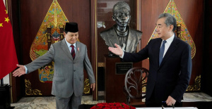 China: el jefe de la diplomacia se reúne con el presidente de Indonesia y su sucesor