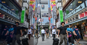 “Me compré tres pares de zapatos”: con la caída del yen, el poder adquisitivo de los turistas extranjeros se dispara en Japón