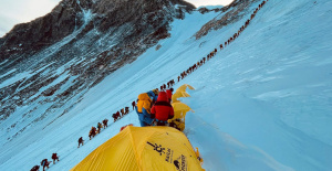 Nepal: la justicia exige limitar el número de permisos expedidos para la ascensión al Everest
