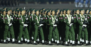 Birmania: la junta militar prohíbe a los hombres trabajar en el extranjero